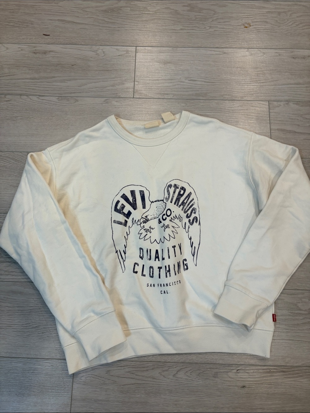 Levi's White Crewneck Sweatshirt with Navy Graphic